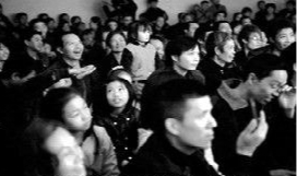 演出受到当地群众欢迎