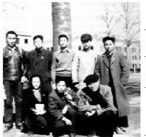 后排中为梁从诫,右一为作者 后排中为梁从诫,右一为作者