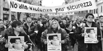 1月10日，逾万名华人华侨在罗马举行大规模游行示威活动。